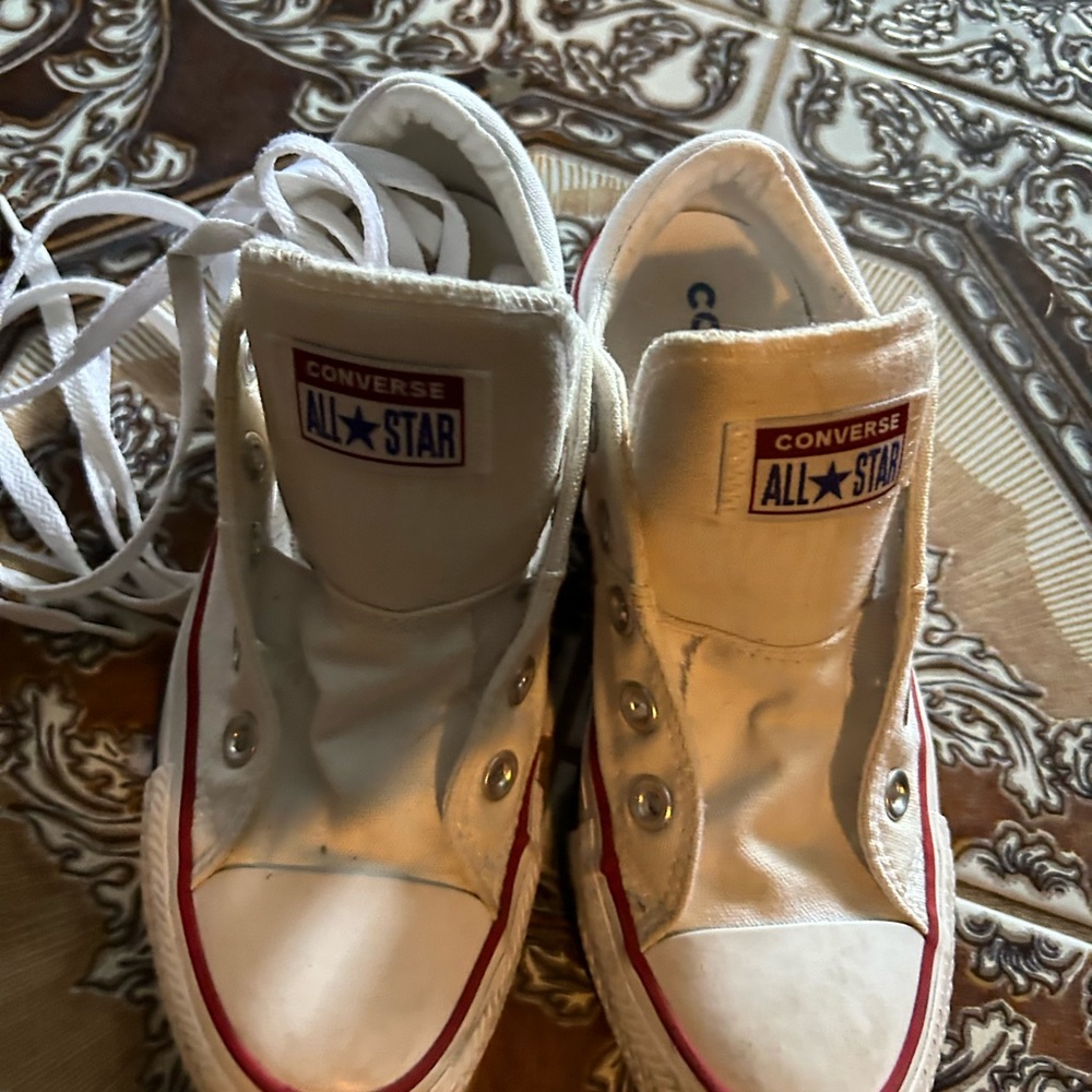 Converse All stars Low gently used size 6
